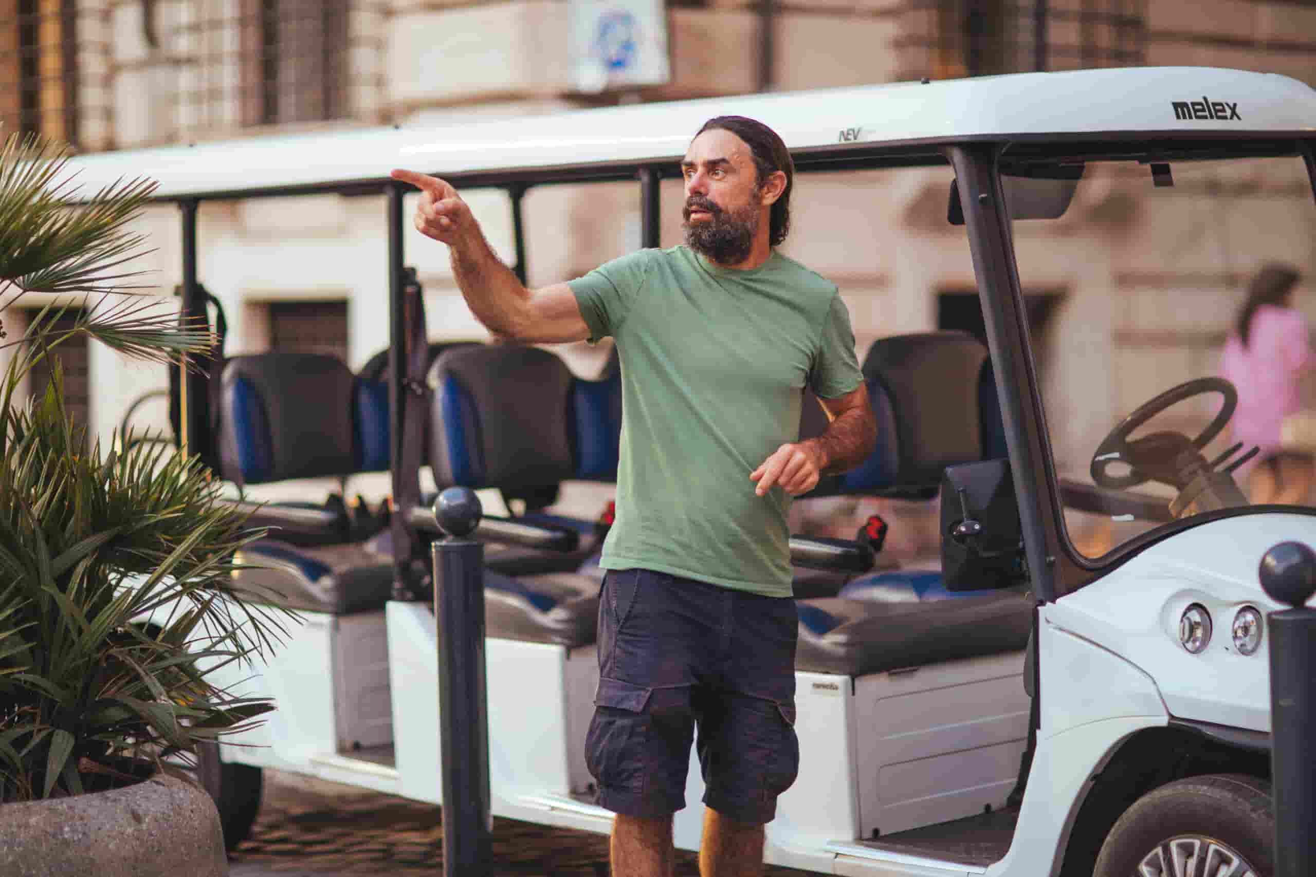 Private Golf Cart Tour of Rome by Night with Drinks